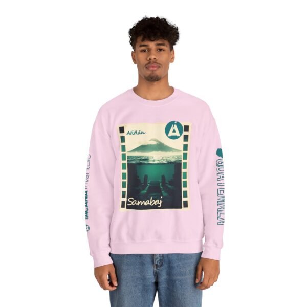 Sudadera unisex de cuello redondo de inspiración vintage de Samabaj, una prenda acogedora y moderna.
