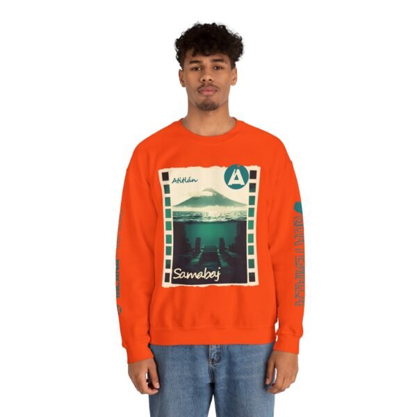 Sudadera unisex de cuello redondo de inspiración vintage de Samabaj, una prenda acogedora y moderna.