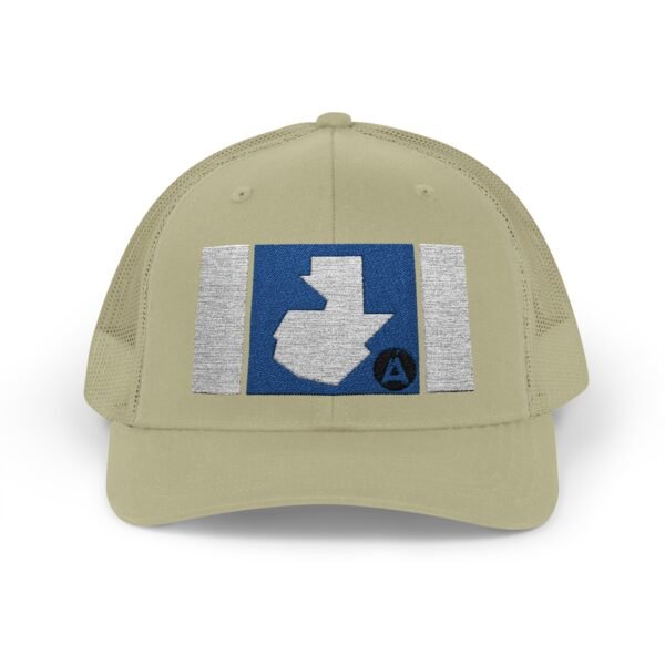 Demuestra tu amor por Guatemala con esta gorra snapback, perfecta para uso casual o aventuras al aire libre.