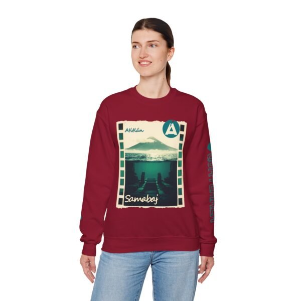 Sudadera unisex de cuello redondo de inspiración vintage de Samabaj, una prenda acogedora y moderna.