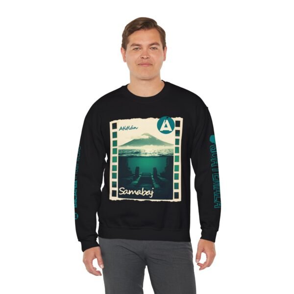 Sudadera unisex de cuello redondo de inspiración vintage de Samabaj, una prenda acogedora y moderna.