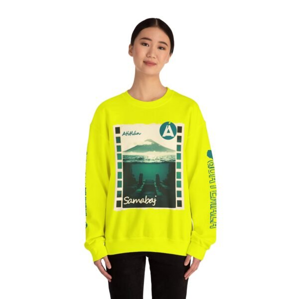 Sudadera unisex de cuello redondo de inspiración vintage de Samabaj, una prenda acogedora y moderna.