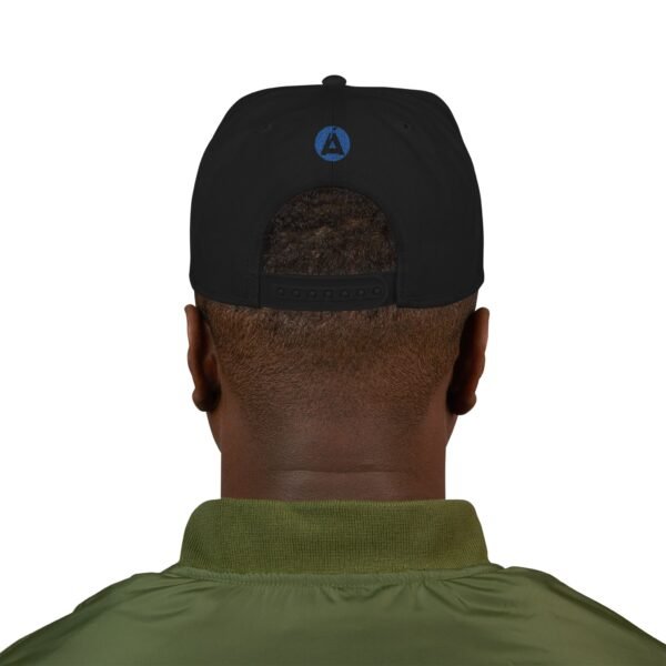 Gorra plana con visera ajustable y diseño de GUATE,  moderna para uso casual.