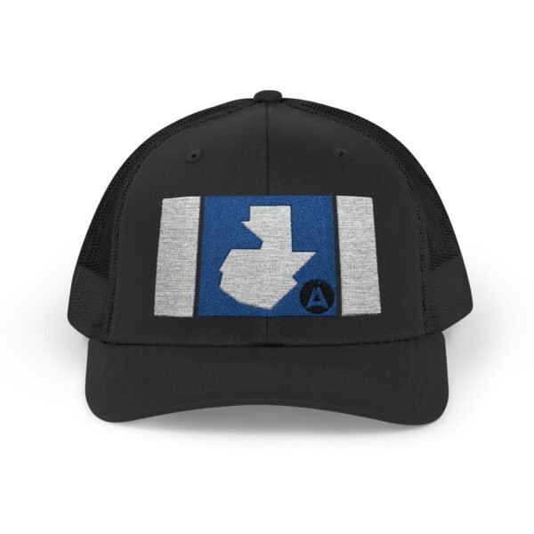 Demuestra tu amor por Guatemala con esta gorra snapback, perfecta para uso casual o aventuras al aire libre.