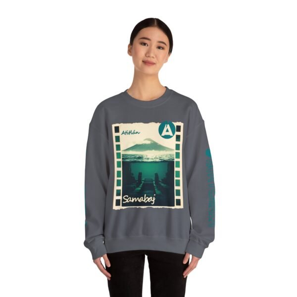 Sudadera unisex de cuello redondo de inspiración vintage de Samabaj, una prenda acogedora y moderna.