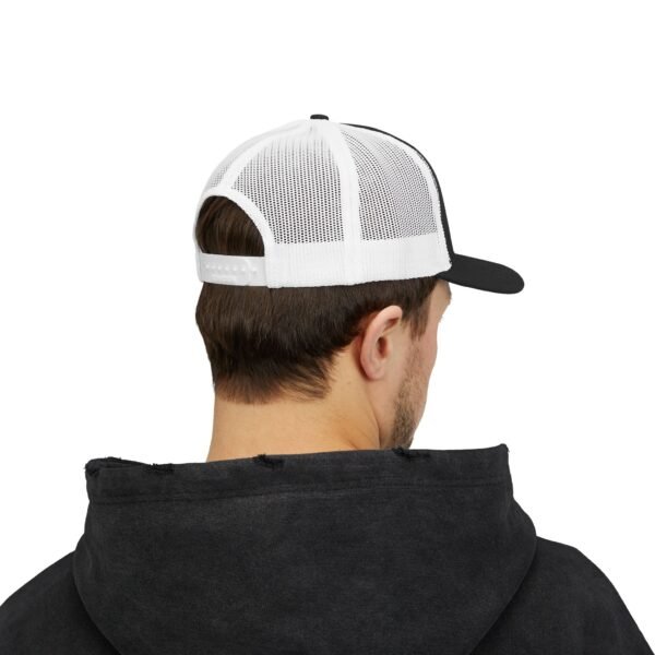 Demuestra tu amor por Guatemala con esta gorra snapback, perfecta para uso casual o aventuras al aire libre.