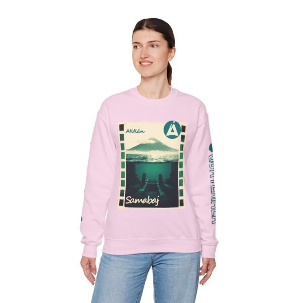 Sudadera unisex de cuello redondo de inspiración vintage de Samabaj, una prenda acogedora y moderna.
