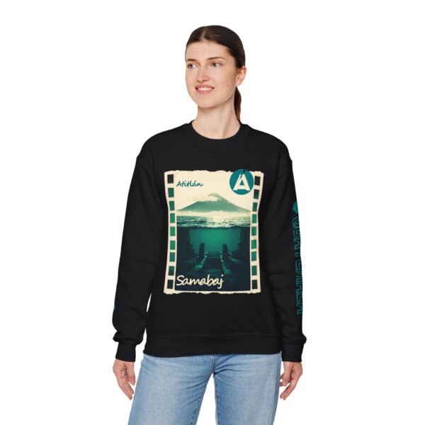 Sudadera unisex de cuello redondo de inspiración vintage de Samabaj, una prenda acogedora y moderna.