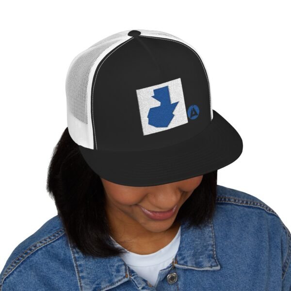 Gorra plana con visera ajustable y diseño de GUATE,  moderna para uso casual.