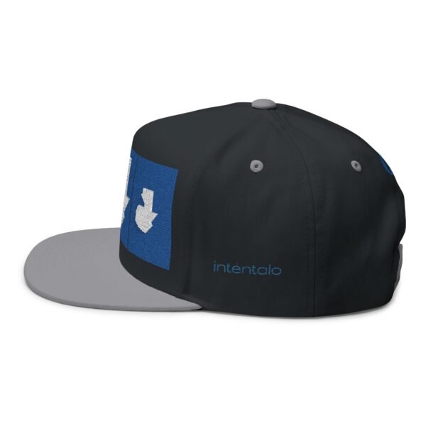 Gorra plana con visera ajustable y diseño de GUATE,  moderna para uso casual.