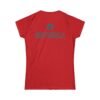 Camiseta de aventura guatemalteca para mujer, de postal de ATITLÁN, perfecta para viajeros y senderistas.