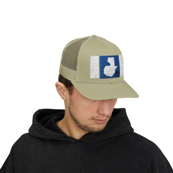 Demuestra tu amor por Guatemala con esta gorra snapback, perfecta para uso casual o aventuras al aire libre.