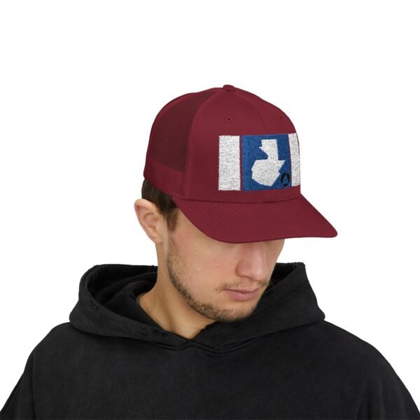 Demuestra tu amor por Guatemala con esta gorra snapback, perfecta para uso casual o aventuras al aire libre.