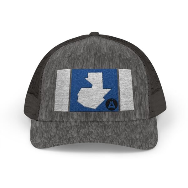 Demuestra tu amor por Guatemala con esta gorra snapback, perfecta para uso casual o aventuras al aire libre.