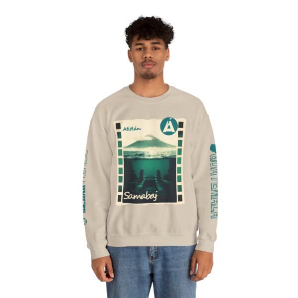 Sudadera unisex de cuello redondo de inspiración vintage de Samabaj, una prenda acogedora y moderna.