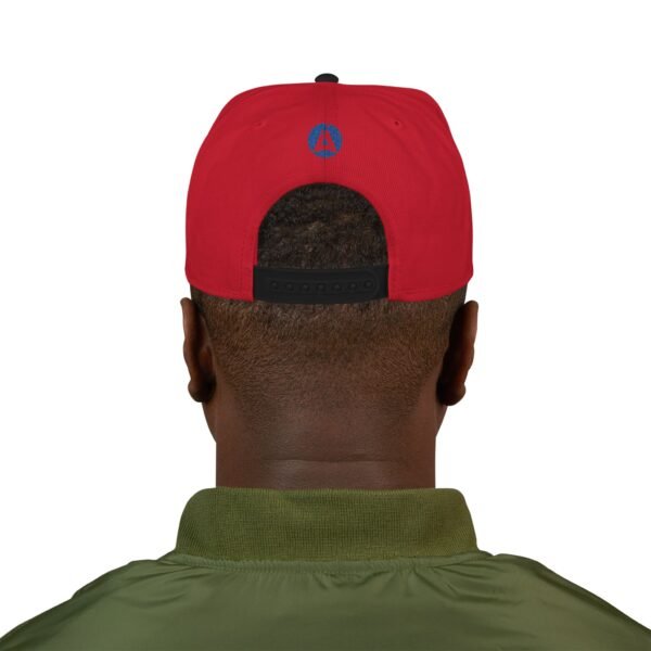 Gorra plana con visera ajustable y diseño de GUATE,  moderna para uso casual.