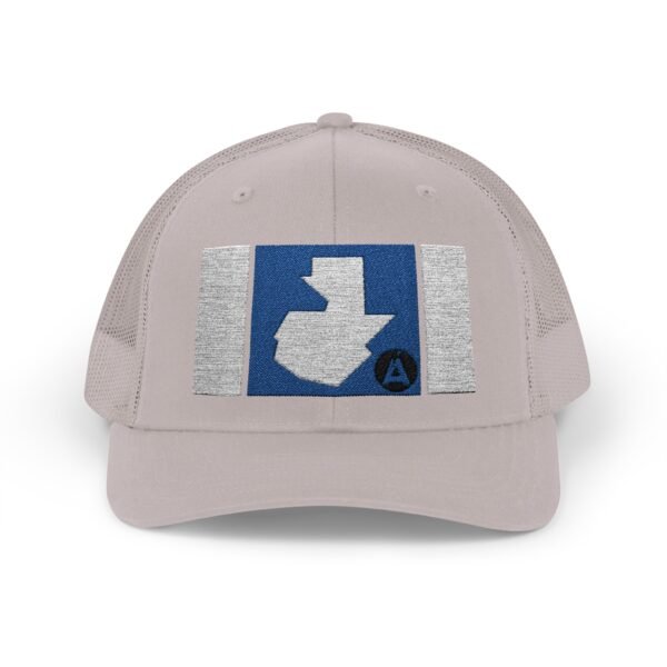 Demuestra tu amor por Guatemala con esta gorra snapback, perfecta para uso casual o aventuras al aire libre.