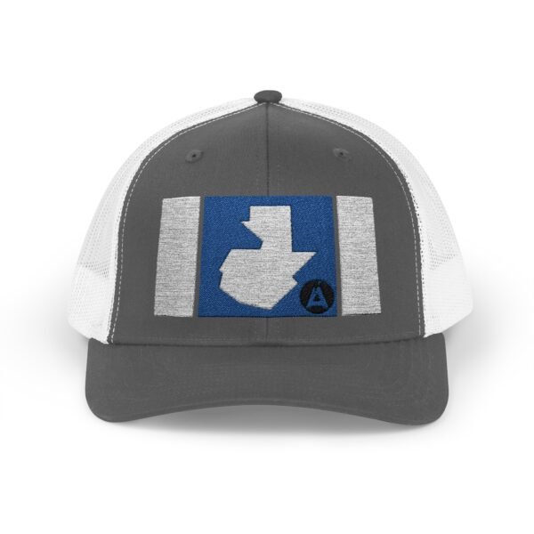 Demuestra tu amor por Guatemala con esta gorra snapback, perfecta para uso casual o aventuras al aire libre.