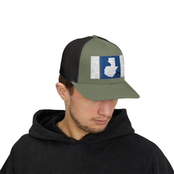 Demuestra tu amor por Guatemala con esta gorra snapback, perfecta para uso casual o aventuras al aire libre.