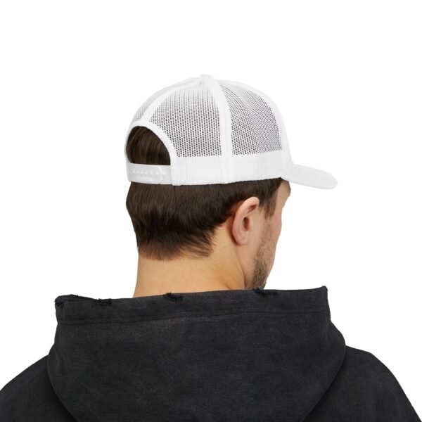 Demuestra tu amor por Guatemala con esta gorra snapback, perfecta para uso casual o aventuras al aire libre.