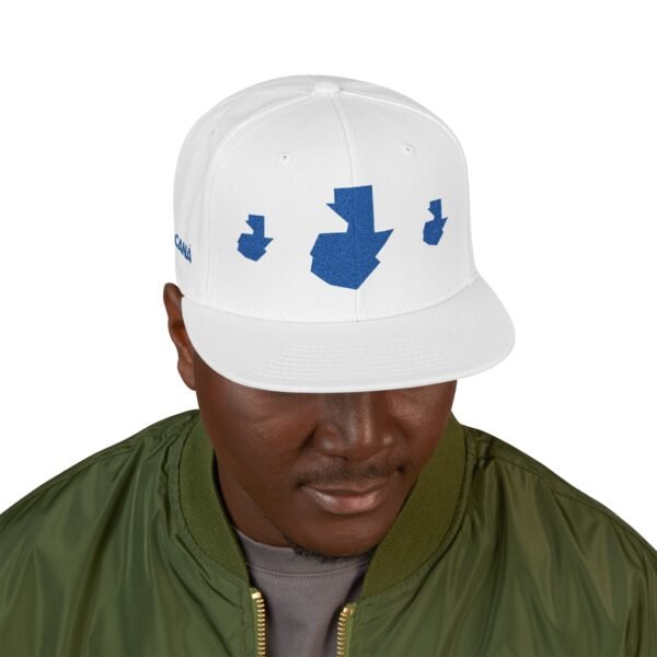 Gorra plana con visera ajustable y diseño de GUATE,  moderna para uso casual.
