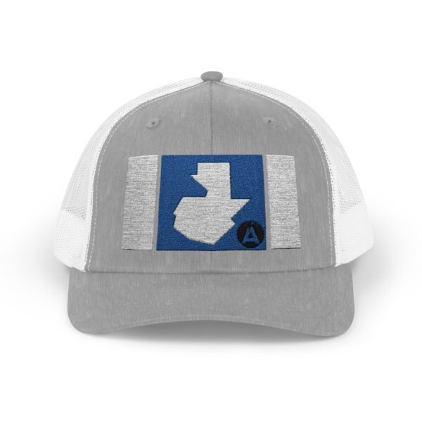 Demuestra tu amor por Guatemala con esta gorra snapback, perfecta para uso casual o aventuras al aire libre.