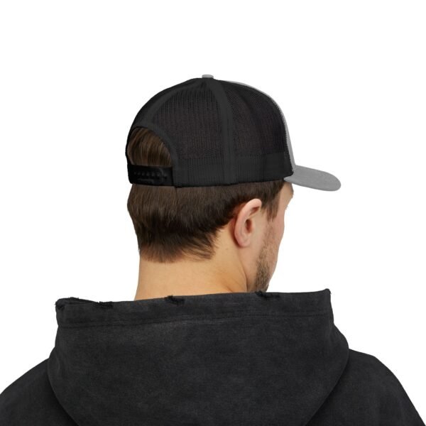 Demuestra tu amor por Guatemala con esta gorra snapback, perfecta para uso casual o aventuras al aire libre.