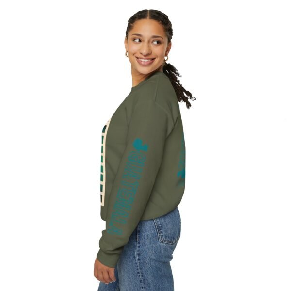 Sudadera unisex de cuello redondo de inspiración vintage de Samabaj, una prenda acogedora y moderna.
