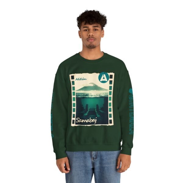Sudadera unisex de cuello redondo de inspiración vintage de Samabaj, una prenda acogedora y moderna.