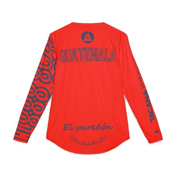 Camisa de El Paredón con protección UV para hombre, perfecta para actividades al aire libre como un día en la playa.