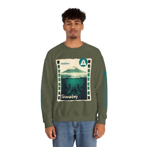 Sudadera unisex de cuello redondo de inspiración vintage de Samabaj, una prenda acogedora y moderna.
