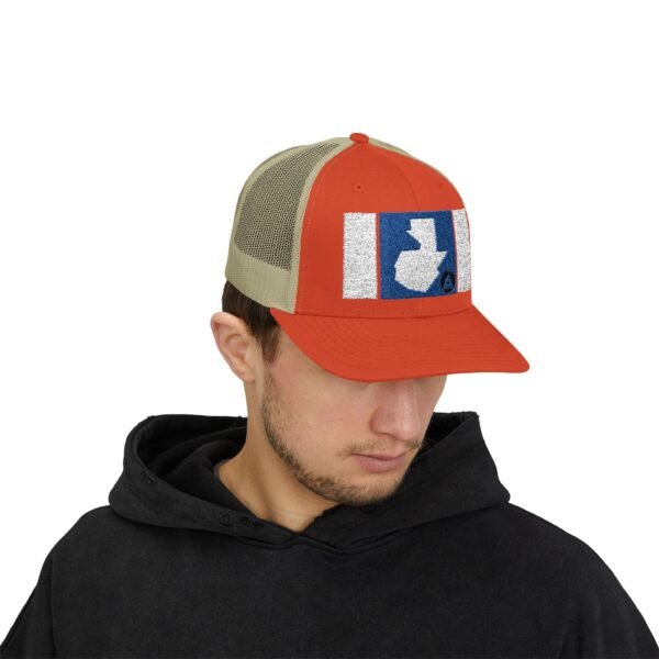 Demuestra tu amor por Guatemala con esta gorra snapback, perfecta para uso casual o aventuras al aire libre.