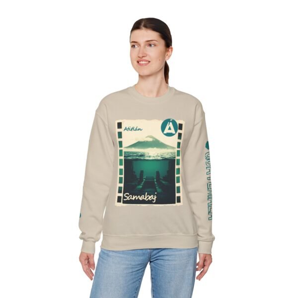 Sudadera unisex de cuello redondo de inspiración vintage de Samabaj, una prenda acogedora y moderna.