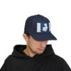 Demuestra tu amor por Guatemala con esta gorra snapback, perfecta para uso casual o aventuras al aire libre.