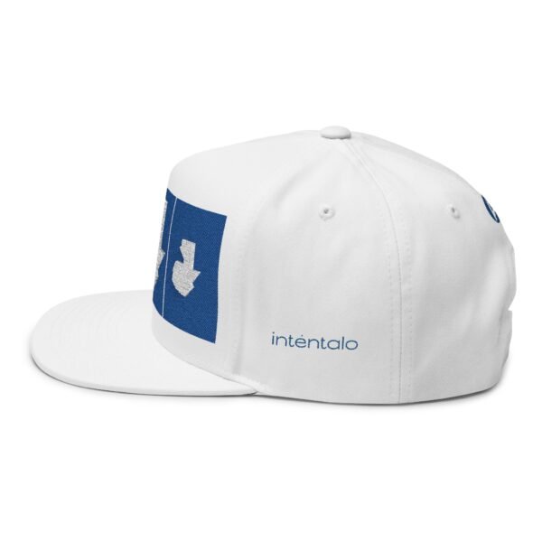 Gorra plana con visera ajustable y diseño de GUATE,  moderna para uso casual.