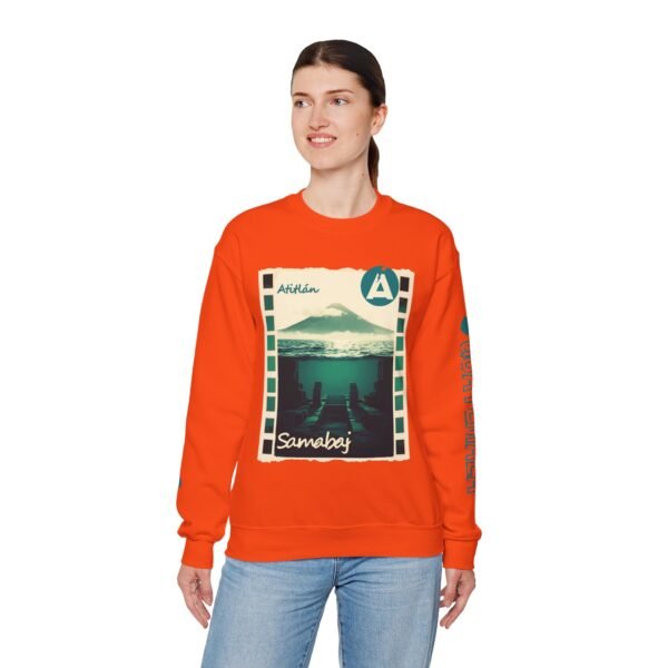 Sudadera unisex de cuello redondo de inspiración vintage de Samabaj, una prenda acogedora y moderna.