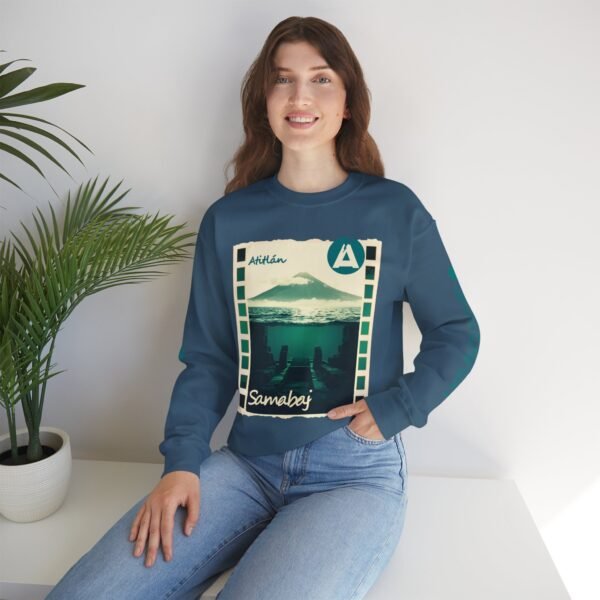 Sudadera unisex de cuello redondo de inspiración vintage de Samabaj, una prenda acogedora y moderna.