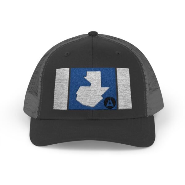 Demuestra tu amor por Guatemala con esta gorra snapback, perfecta para uso casual o aventuras al aire libre.