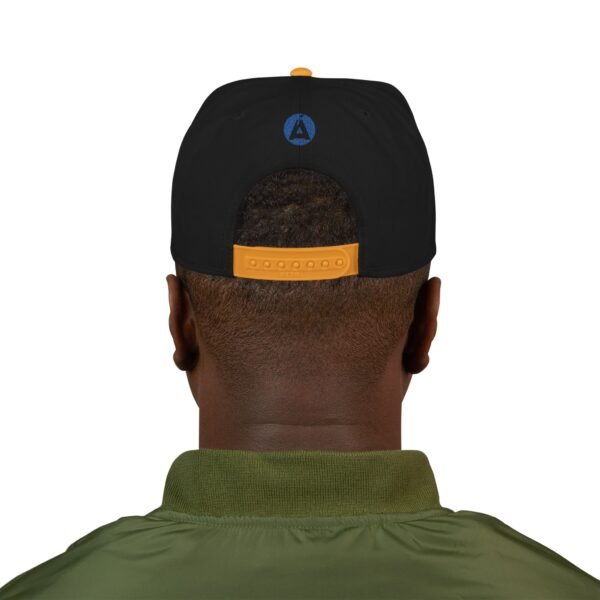 Gorra plana con visera ajustable y diseño de GUATE,  moderna para uso casual.