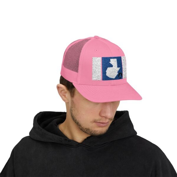 Demuestra tu amor por Guatemala con esta gorra snapback, perfecta para uso casual o aventuras al aire libre.