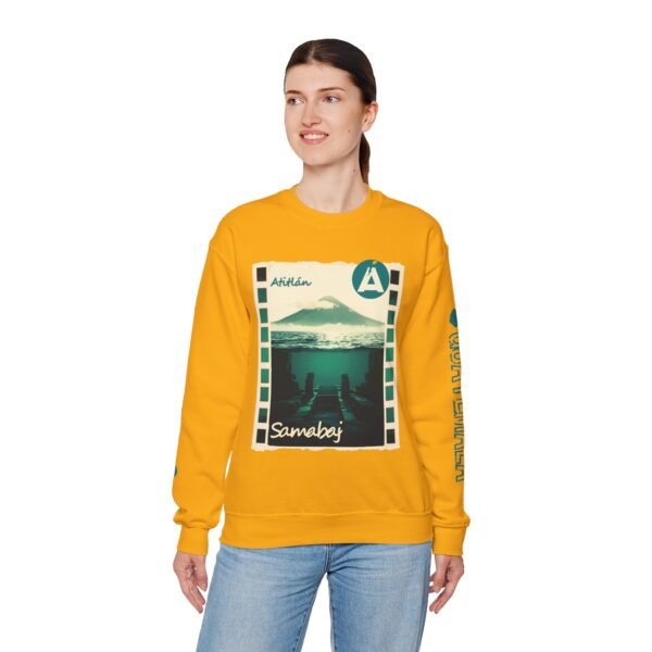 Sudadera unisex de cuello redondo de inspiración vintage de Samabaj, una prenda acogedora y moderna.
