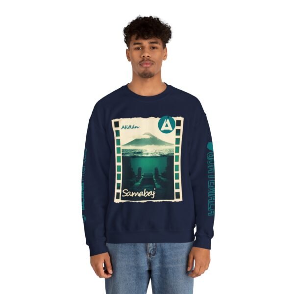 Sudadera unisex de cuello redondo de inspiración vintage de Samabaj, una prenda acogedora y moderna.