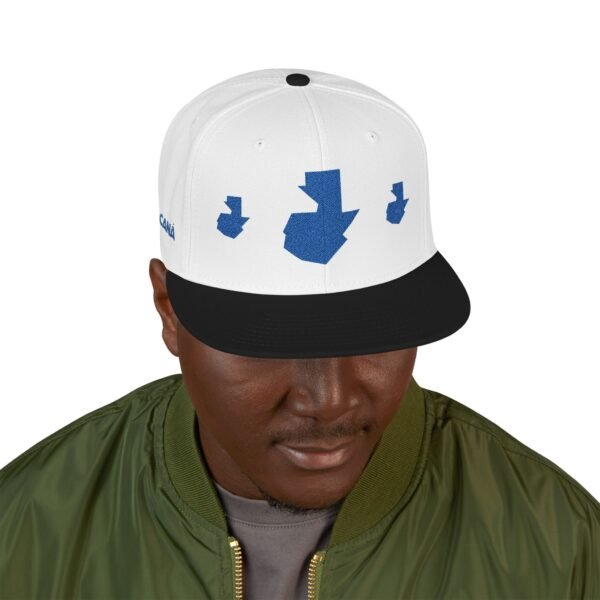 Gorra plana con visera ajustable y diseño de GUATE,  moderna para uso casual.