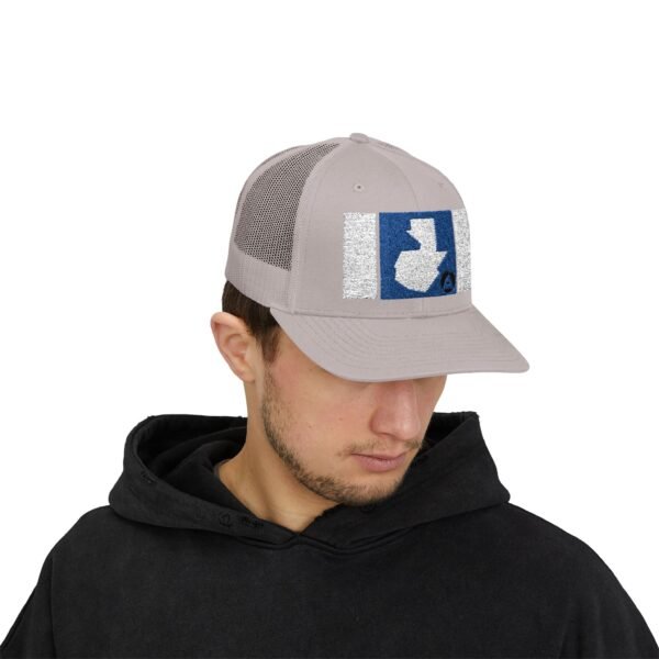 Demuestra tu amor por Guatemala con esta gorra snapback, perfecta para uso casual o aventuras al aire libre.