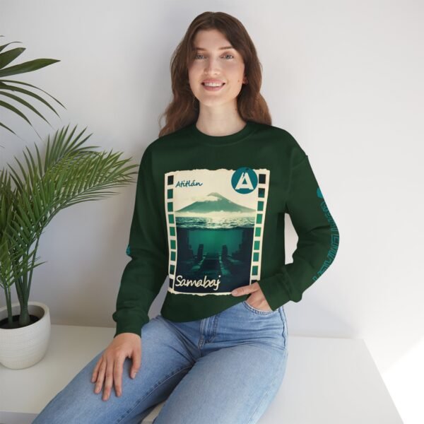 Sudadera unisex de cuello redondo de inspiración vintage de Samabaj, una prenda acogedora y moderna.