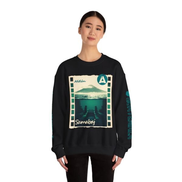 Sudadera unisex de cuello redondo de inspiración vintage de Samabaj, una prenda acogedora y moderna.