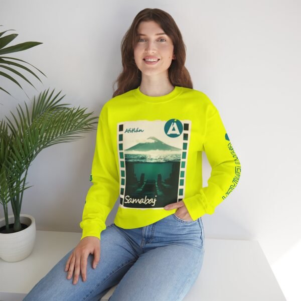 Sudadera unisex de cuello redondo de inspiración vintage de Samabaj, una prenda acogedora y moderna.