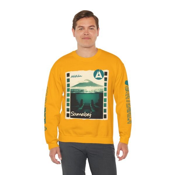Sudadera unisex de cuello redondo de inspiración vintage de Samabaj, una prenda acogedora y moderna.