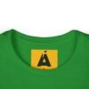 Camiseta de aventura guatemalteca para mujer, de postal de ATITLÁN, perfecta para viajeros y senderistas.