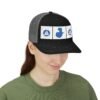 Elegante gorra de camionero con mapa de GUATE, perfecta para aventuras al aire libre.